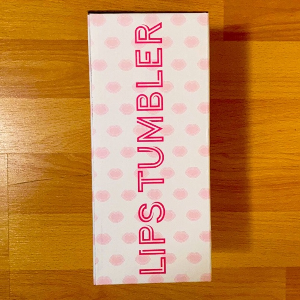 Macy’s Dining Pink Lips Clear Tumbler & Straw